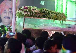 gopinath munde s daughter pankaja to perform last... gopinath munde s daughter pankaja to perform last...