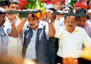 gopinath munde should have worn seat belt harsh... gopinath munde should have worn seat belt harsh...