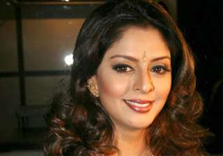 huge crowd in meerut prevents actor nagma from... huge crowd in meerut prevents actor nagma from...