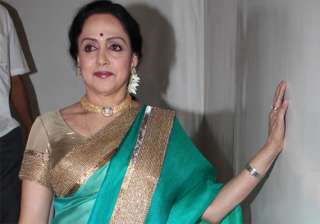 i am a woman an artiste can t go in a crowd says... i am a woman an artiste can t go in a crowd says...