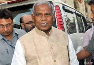 shoe hurled at bihar cm jitan ram manjhi - India... shoe hurled at bihar cm jitan ram manjhi - India...