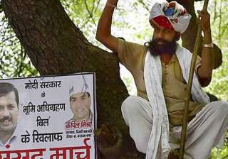 farmer s suicide aap and delhi police in direct... farmer s suicide aap and delhi police in direct...