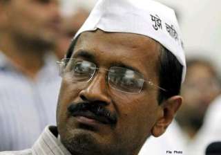 delhi polls eggs stone thrown at arvind kejriwal... delhi polls eggs stone thrown at arvind kejriwal...