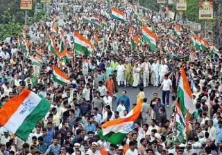 five cops injured as tmc workers ransack police... five cops injured as tmc workers ransack police...