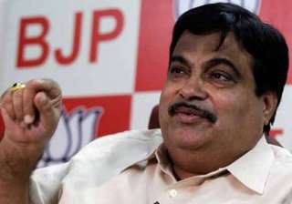 nitin gadkari takes metro to reach dwarka rally... nitin gadkari takes metro to reach dwarka rally...