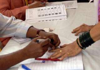 voting starts for bandra tasgaon assembly bypolls... voting starts for bandra tasgaon assembly bypolls...