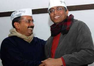 ashutosh slams yadav bhushan compares kejriwal... ashutosh slams yadav bhushan compares kejriwal...