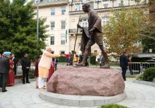pm modi pays tribute to mahatma gandhi on his... pm modi pays tribute to mahatma gandhi on his...