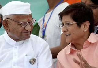 anna hazare remains silent on kiran bedi says don... anna hazare remains silent on kiran bedi says don...