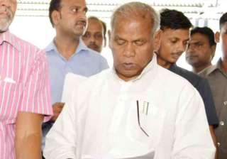 bihar cm manjhi stokes another controversy holds... bihar cm manjhi stokes another controversy holds...