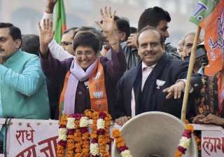 aap bjp war gets uglier bedi approaches police... aap bjp war gets uglier bedi approaches police...