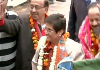 delhi polls kiran bedi promises better... delhi polls kiran bedi promises better...