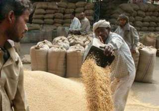 mp bjp cong rush to take up farmers cause ahead... mp bjp cong rush to take up farmers cause ahead...