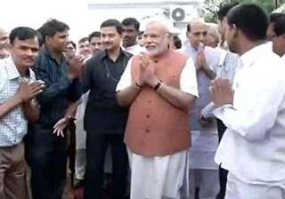 modi meets party workers sunday thanks them -... modi meets party workers sunday thanks them -...