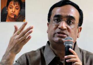 modi supporters intimidating delhi journalist... modi supporters intimidating delhi journalist...