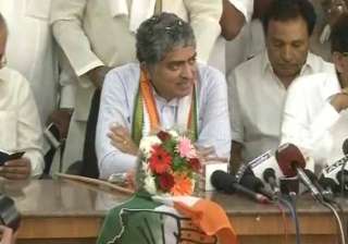 nandan nilekani formally joins congress to... nandan nilekani formally joins congress to...