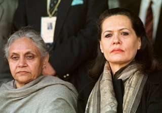 sonia gandhi showers praise on sheila dikshit... sonia gandhi showers praise on sheila dikshit...
