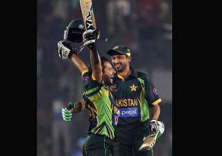 afridi s boom keeps firecrackers bursting in... afridi s boom keeps firecrackers bursting in...