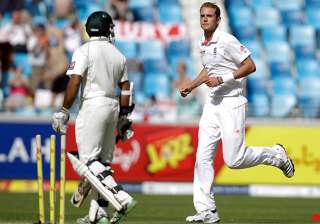 broad hits back after pakistan s solid start -... broad hits back after pakistan s solid start -...