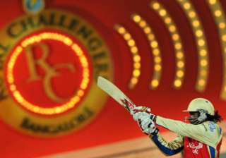 chris gayle s sixer breaks girl s nose in... chris gayle s sixer breaks girl s nose in...