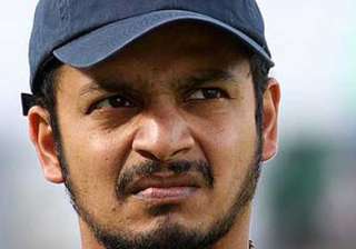 cricketer murali kartik s car hits xylo driver... cricketer murali kartik s car hits xylo driver...