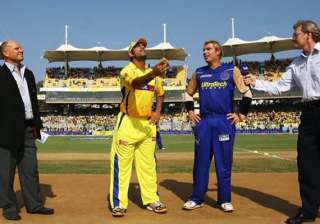 dhoni takes on warne - India TV dhoni takes on warne - India TV