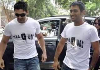 don t be harsh on dhoni says john abraham - India... don t be harsh on dhoni says john abraham - India...