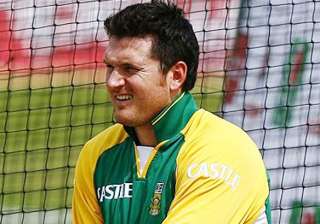 graeme smith under fire for staying back in india... graeme smith under fire for staying back in india...