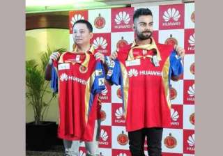 royal challengers bangalore unveil their new kit... royal challengers bangalore unveil their new kit...