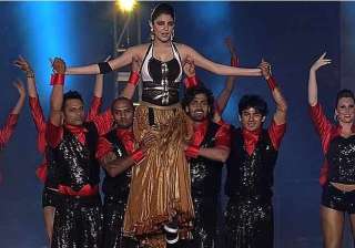 virat kohli enjoys anushka s performance at ipl... virat kohli enjoys anushka s performance at ipl...