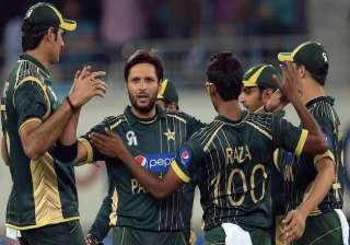 pak cricketers refuse to sign three month... pak cricketers refuse to sign three month...