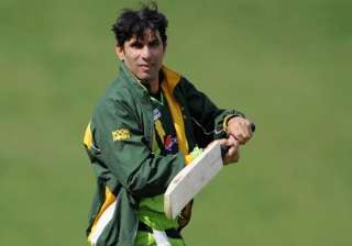 misbah needs help from seniors in world cup... misbah needs help from seniors in world cup...