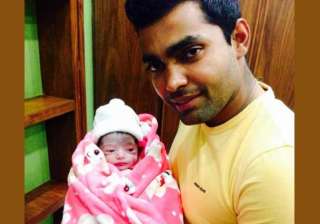 umar akmal amna blessed with a baby girl - India... umar akmal amna blessed with a baby girl - India...