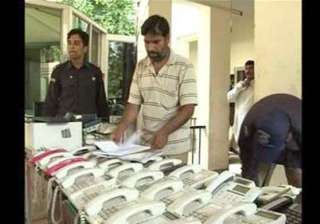 lahore police raids bookie seizes crores of... lahore police raids bookie seizes crores of...