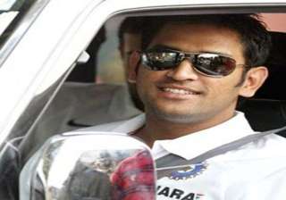 jaipur cop pulls up m s dhoni for driving in the... jaipur cop pulls up m s dhoni for driving in the...