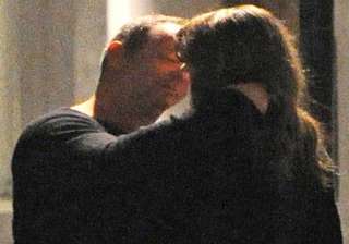 liz hurley shocks shane warne as she is caught... liz hurley shocks shane warne as she is caught...