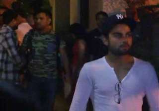 ms dhoni throws dinner for team india at his... ms dhoni throws dinner for team india at his...