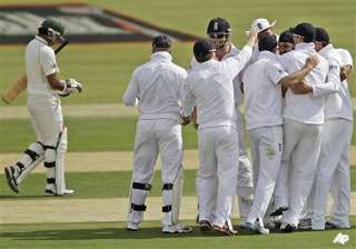 pak top order stumbles against england in 2nd... pak top order stumbles against england in 2nd...
