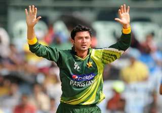 pakistan pacers caught watching vulgar dance show... pakistan pacers caught watching vulgar dance show...