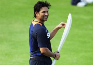 sachin keeps his birthday celebrations low key -... sachin keeps his birthday celebrations low key -...