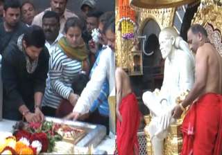 suresh raina offers prayers at shirdi shrine -... suresh raina offers prayers at shirdi shrine -...