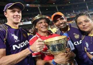 this how king khan celebrated his kinghts victory... this how king khan celebrated his kinghts victory...