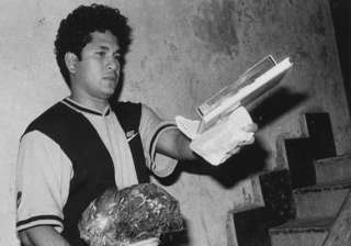 watch rare images of sachin tendulkar the god of... watch rare images of sachin tendulkar the god of...