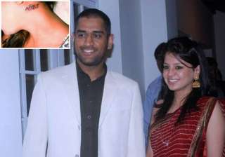 wife sakshi gets mahi tattoo on her neck - India... wife sakshi gets mahi tattoo on her neck - India...