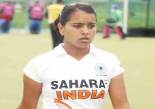 hockey star saba anjum receives padma shri -... hockey star saba anjum receives padma shri -...