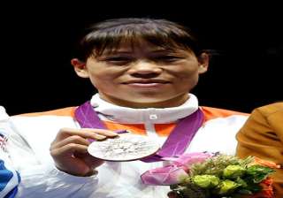 boxer mary kom gets rs 50 lakh cheque from mp... boxer mary kom gets rs 50 lakh cheque from mp...