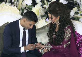 boxer amir khan gifts 100 000 platinum diamond... boxer amir khan gifts 100 000 platinum diamond...