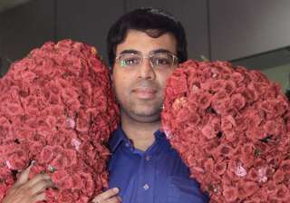 jaya hands over rs 2 crore to viswanathan anand -... jaya hands over rs 2 crore to viswanathan anand -...