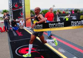 meb beats hall in rock n roll half marathon -... meb beats hall in rock n roll half marathon -...