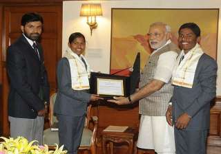 narendra modi congratulates teenagers who climbed... narendra modi congratulates teenagers who climbed...